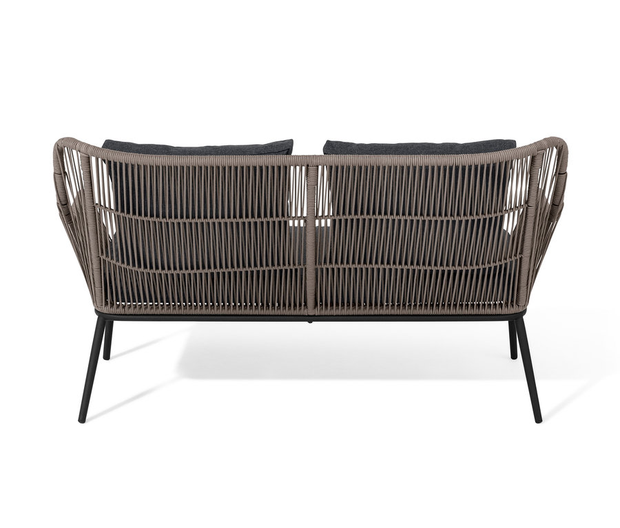 Rückansicht eines Lounge-Sets mit Textilgeflecht und zwei grauen Kissen.