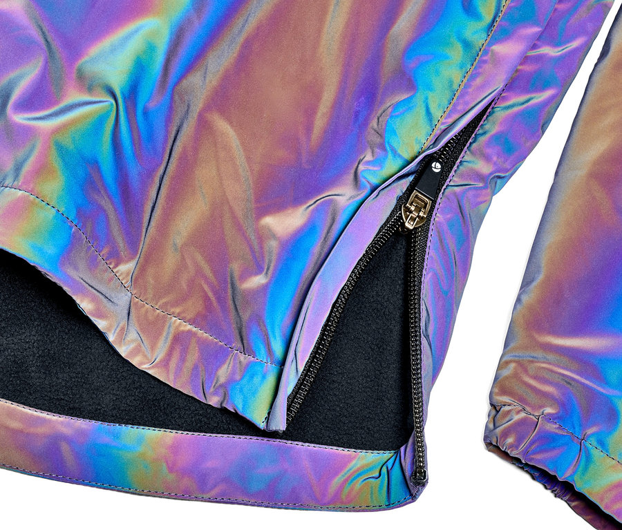 Detailansicht eines Windbreaker Rainbow Reflective mit Reißverschluss.