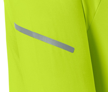 Detailansicht eines neonlimetten Langarm-Funktionsshirts mit Reflexstreifen.