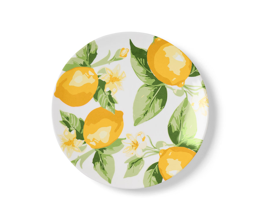 Nahaufnahme eines Tellers mit Zitronen- und Blütenmuster. 2 Vorspeisenteller.