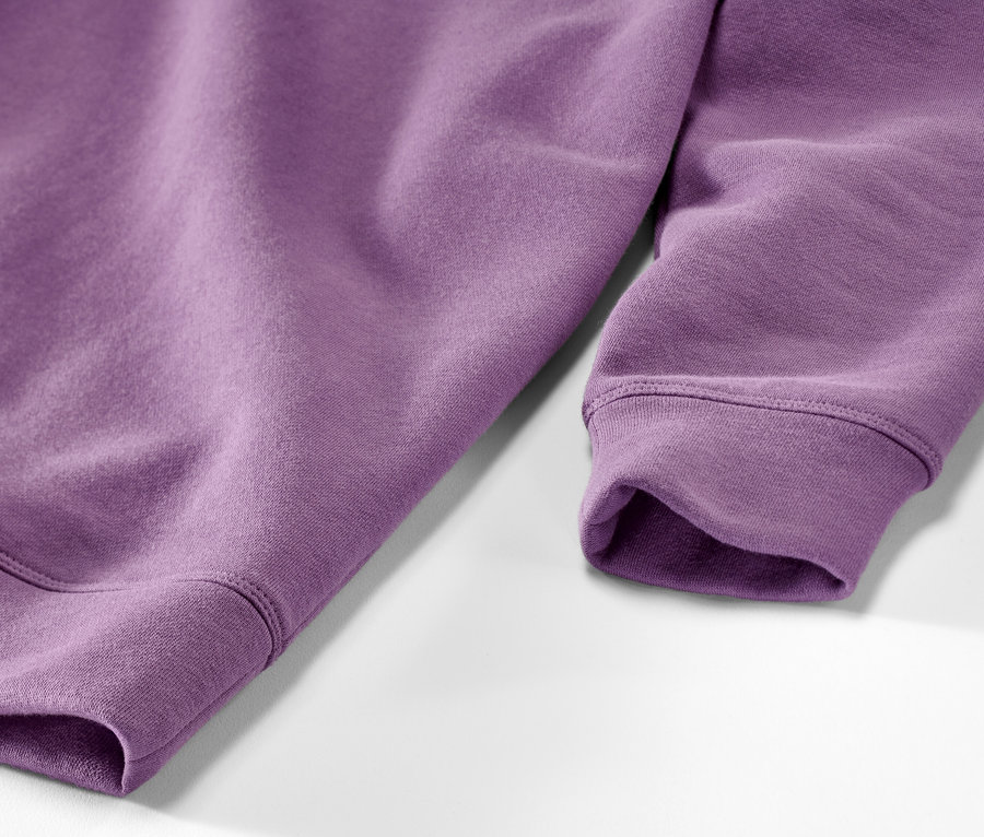 Detailansicht eines lila Leggings-Pyjamas.