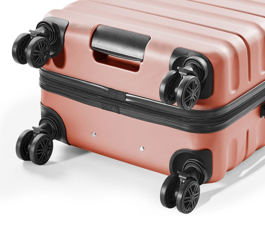 Detailaufnahme eines PACKENGER Hartschalen-Koffers, 3er-Set »Jörn«, in Mauve, mit vier schwarzen Rollen.