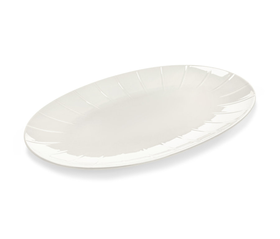Ovale, cremefarbene Servierplatte.