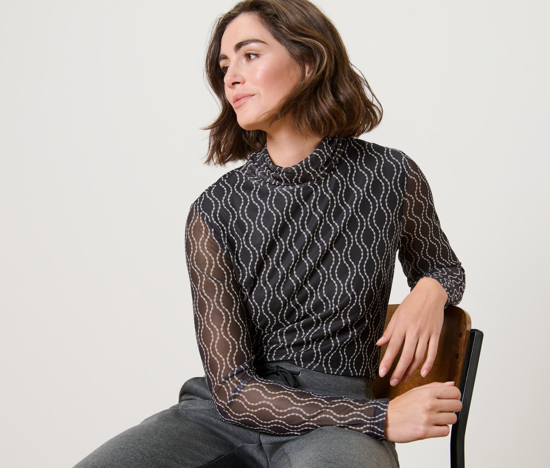 Thumbnail - Tchibo - Bedrucktes Mesh-Rollkragenshirt - Damen - Gr. M - creme/print