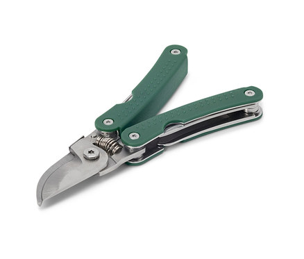 Abgebildet ist eine Multifunktions-Gartenschere mit grünen Griffen.