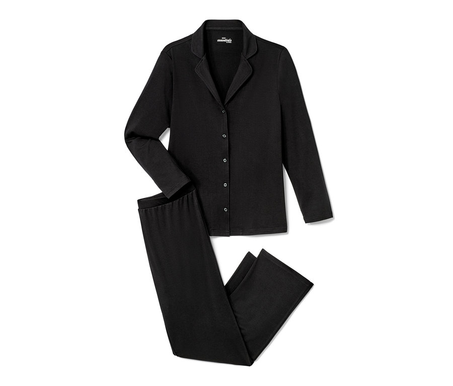 Schwarzer Pyjama mit langen Ärmeln und Hosen.