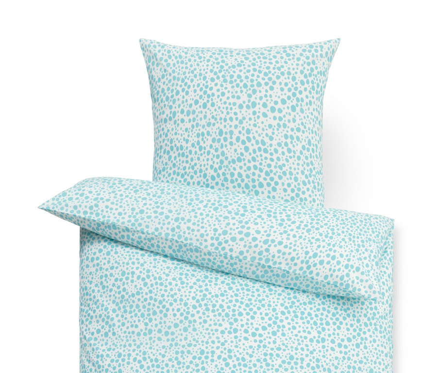 Bettwäsche aus Baumwolle mit blauem Fleckenmuster.
