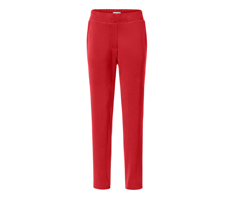 Rote Joggpants.
