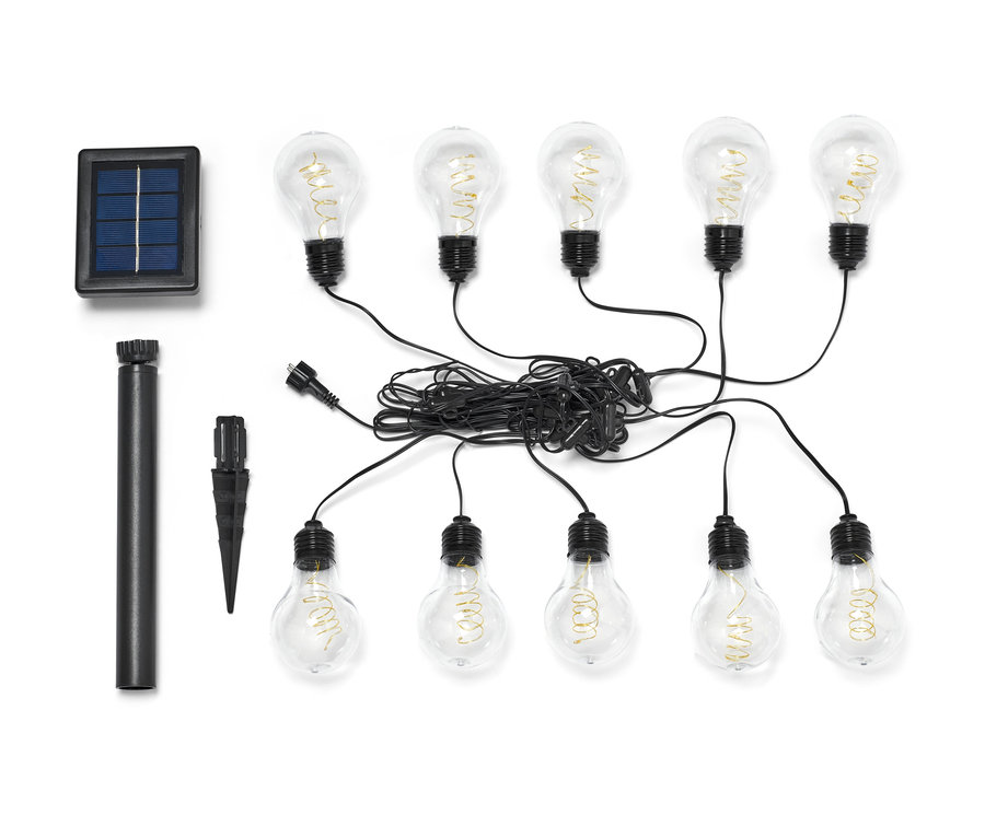 Solar-Lichterkette mit zehn Glühbirnen, Solarpanel, Stab und Erdspieß auf weißem Hintergrund.