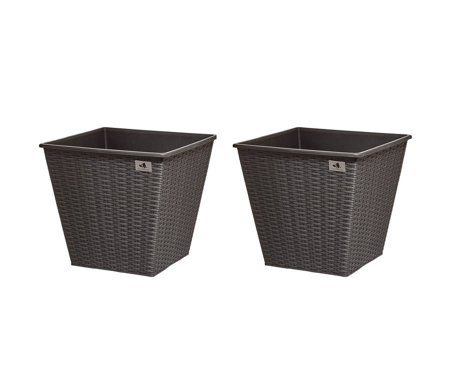 Zwei anthrazitfarbene XL-Pflanzgefäße aus Polyrattan.