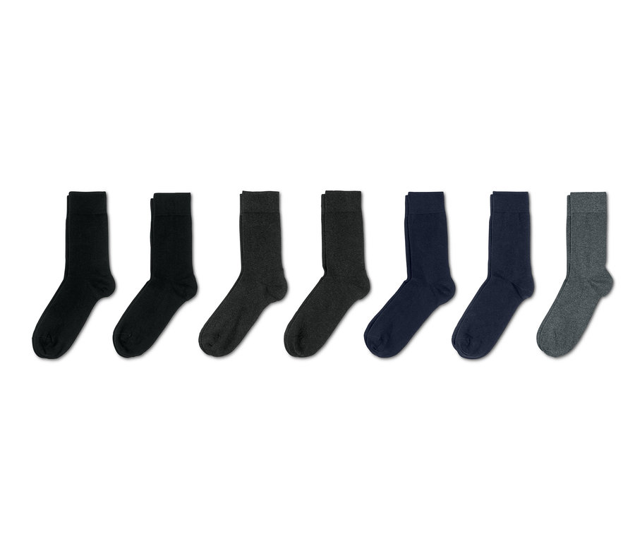 Sieben Paar Socken in Schwarz, Dunkelgrau, Blau und Grau.