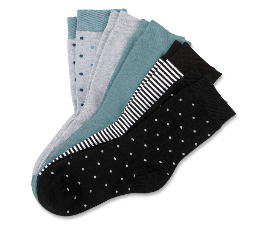 Fünf Paar Socken in verschiedenen Farben und Mustern.