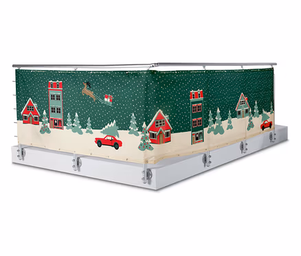 Balkonverkleidung mit Weihnachtsmotiv einer Schneelandschaft mit Häusern, Bäumen, Autos und einem Rentierschlitten.