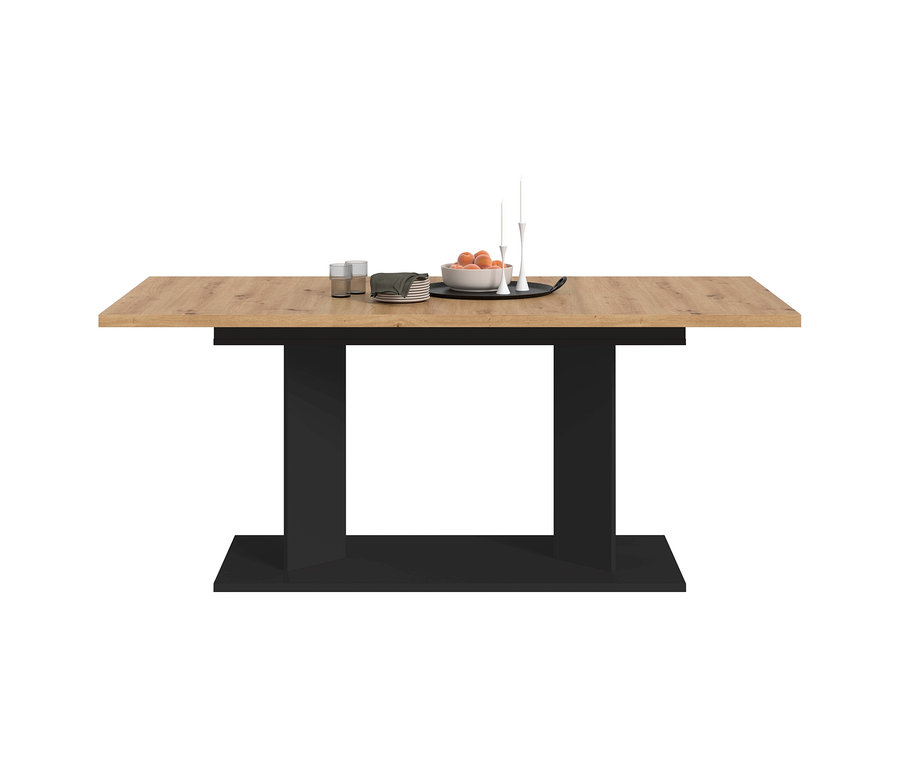 xonox Esstisch Victor XL mit holzfarbener Platte und schwarzem Gestell, darauf eine Schale mit Orangen, Teller, Gläser und Kerzen.