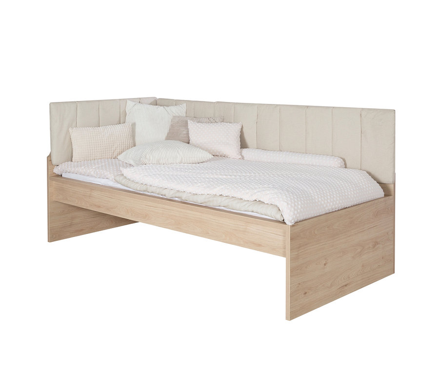 Ein Roba Jugendbett »Louisa«, 90 x 200 cm mit hellbeigem Kopfteil und mehreren Kissen.