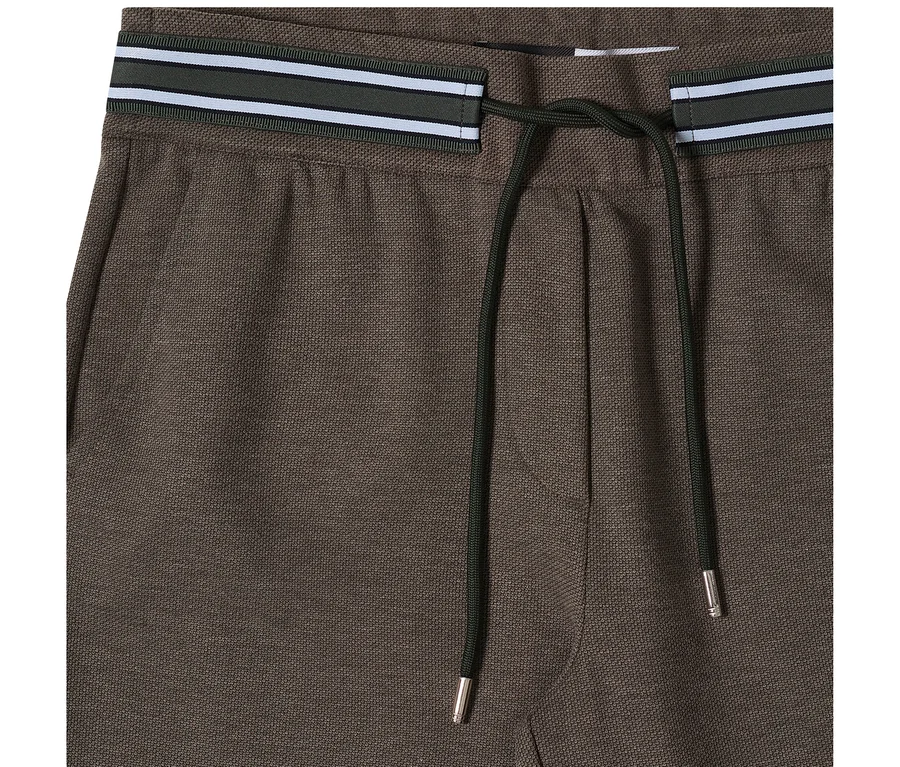 Dunkelbraune CECIL Stoffhose mit gestreiftem Bund und dunkelgrünem Kordelzug.