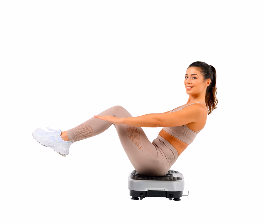 Frau macht Sit-ups auf dem Christopeit Vibrationstrainer »Vibro VBT 4200«.