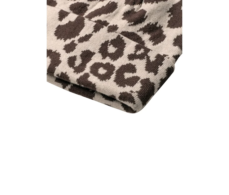 Beige-braune Street One Strickmütze mit Leopardenmuster.