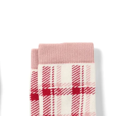 Zwei Paar Kleinkinder-Antirutsch-Socken mit Herz-Jacquard.