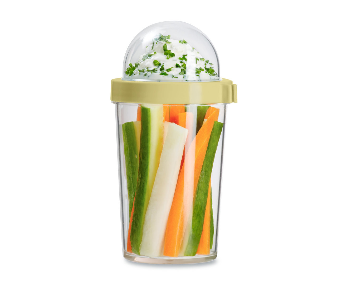 Joghurt-to-go-Becher mit geschnittenem Gemüse und Dip.