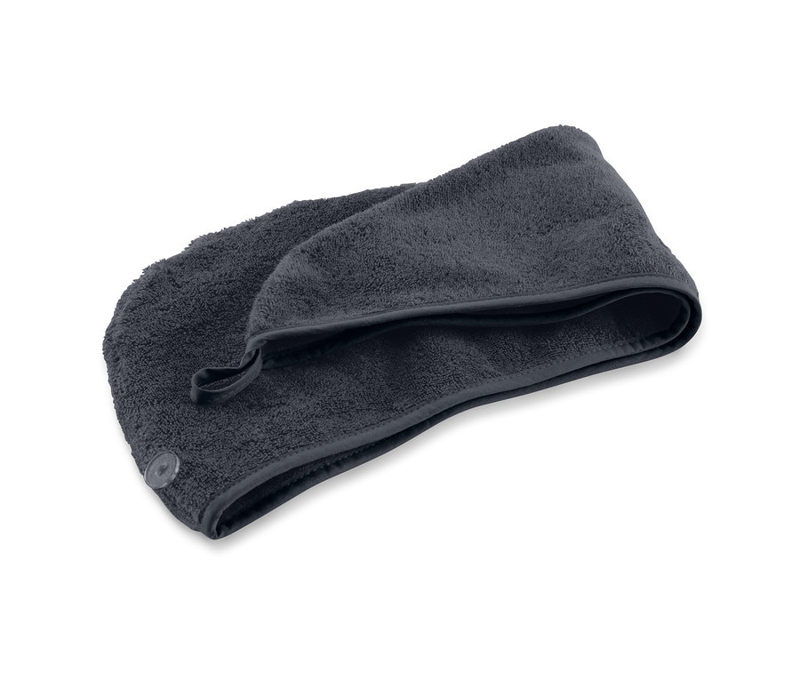 Ein graues Turban-Handtuch auf einem weißen Hintergrund.