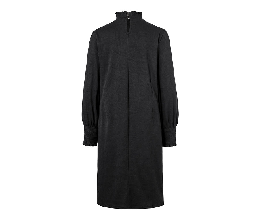 Schwarzes Sweatkleid.