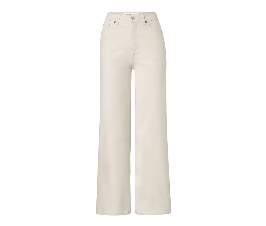 Weiße Culotte-Jeans.