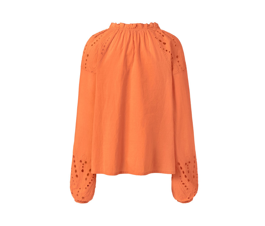 Orange Tunikabluse mit Lochstickerei.