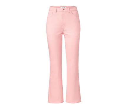 Rosafarbene ausgestellte Jeans.
