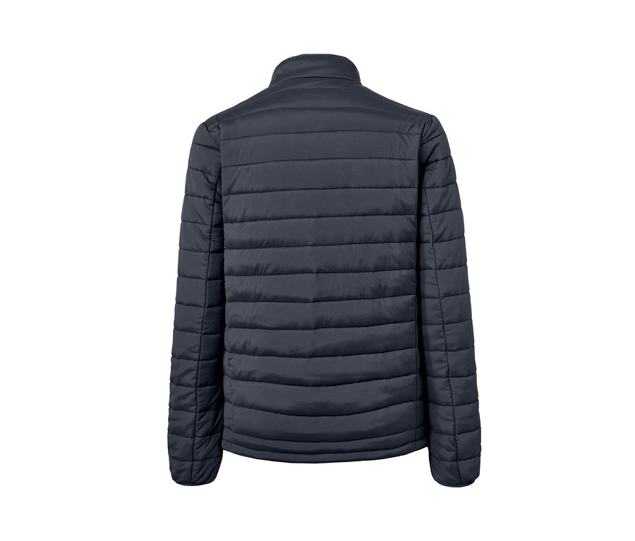 Detailansicht der Rückseite einer Steppjacke.