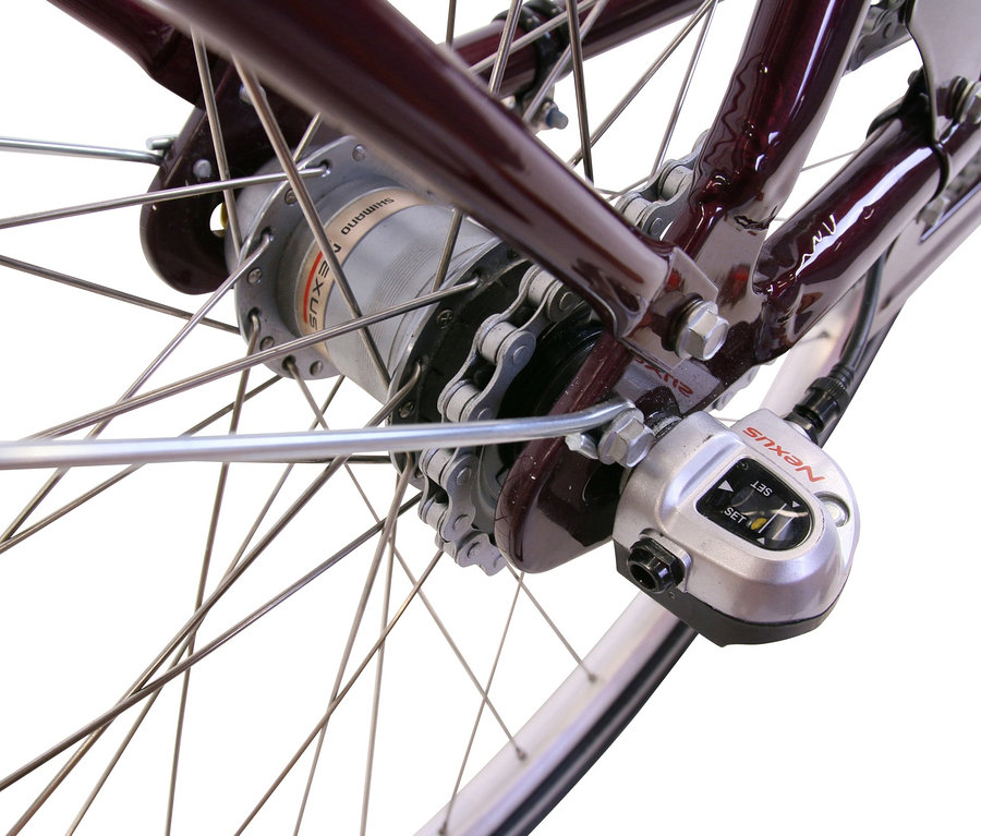 Detailansicht des Hinterrads eines HAWK Bikes Cityrads »City Classic Joy Bordeaux«.