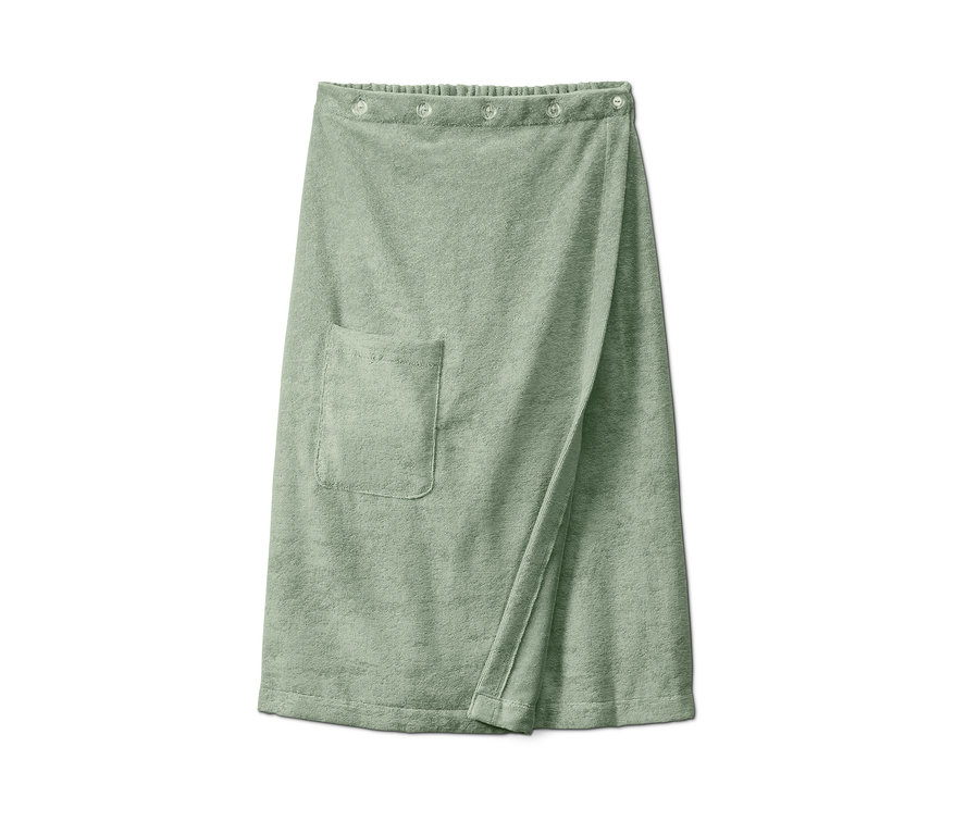 Ein grüner Sauna-Kilt mit Tasche und Knopfverschluss.
