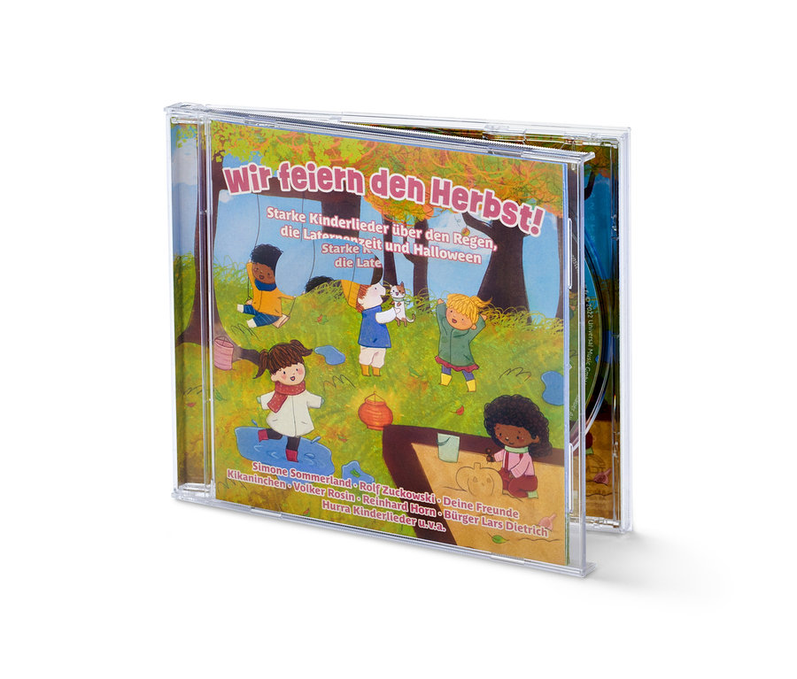 CD »Wir feiern den Herbst!« Cover mit Zeichentrickfiguren von Kindern in einer Herbstlandschaft.