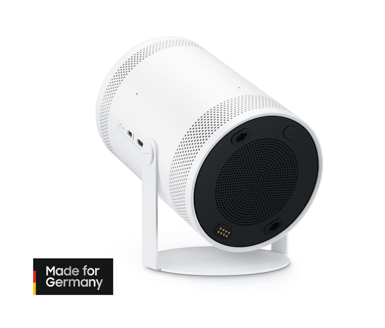 Ein weißer Samsung The Freestyle Projektor steht auf einem weißen Hintergrund.