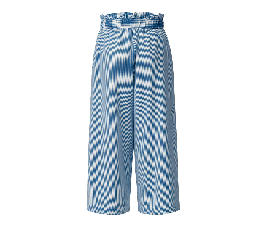Eine Culotte aus Leinenmix mit blauen und weißen Streifen.