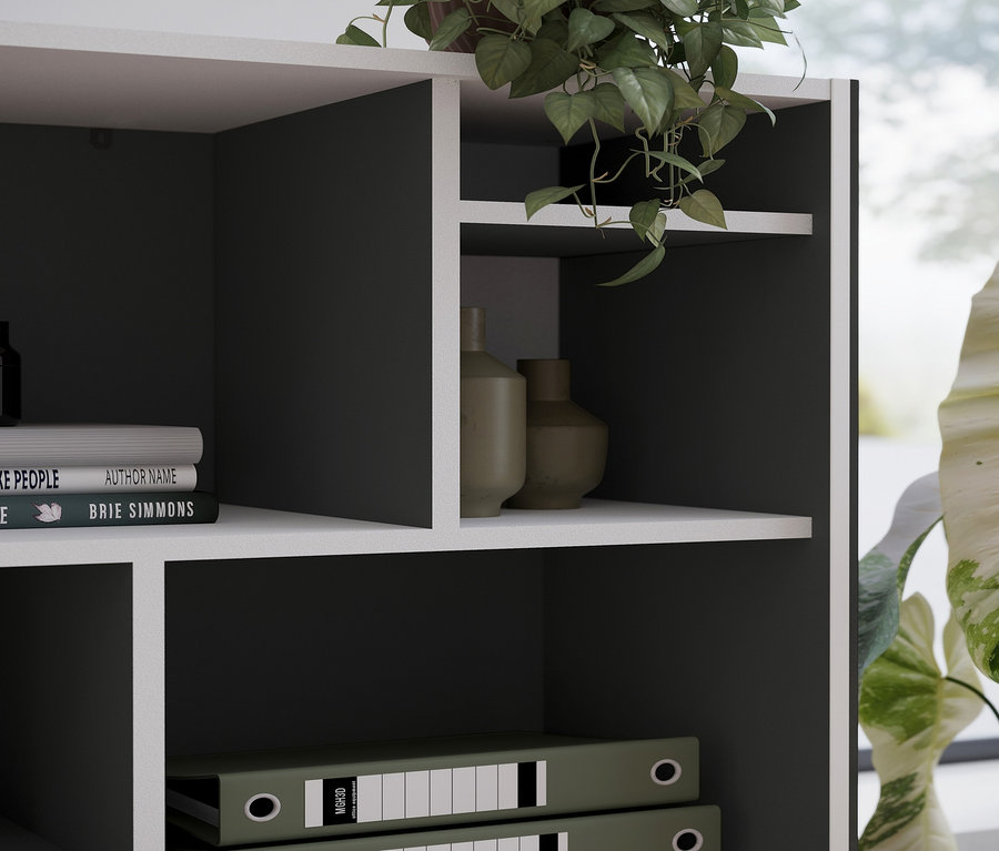 Regale mit Büchern, Vasen und Pflanzen, darunter das Set »GW-Pasadena«, groß.