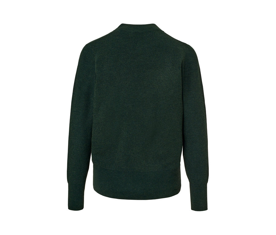 Detailansicht der Rückseite eines dunkelgrünen Feinstrickpullovers.