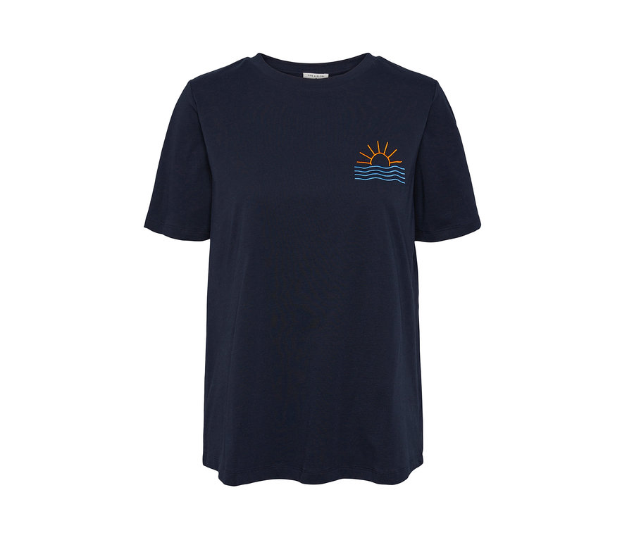 Dunkelblaues T-Shirt mit Sonnen- und Meeresstickerei.