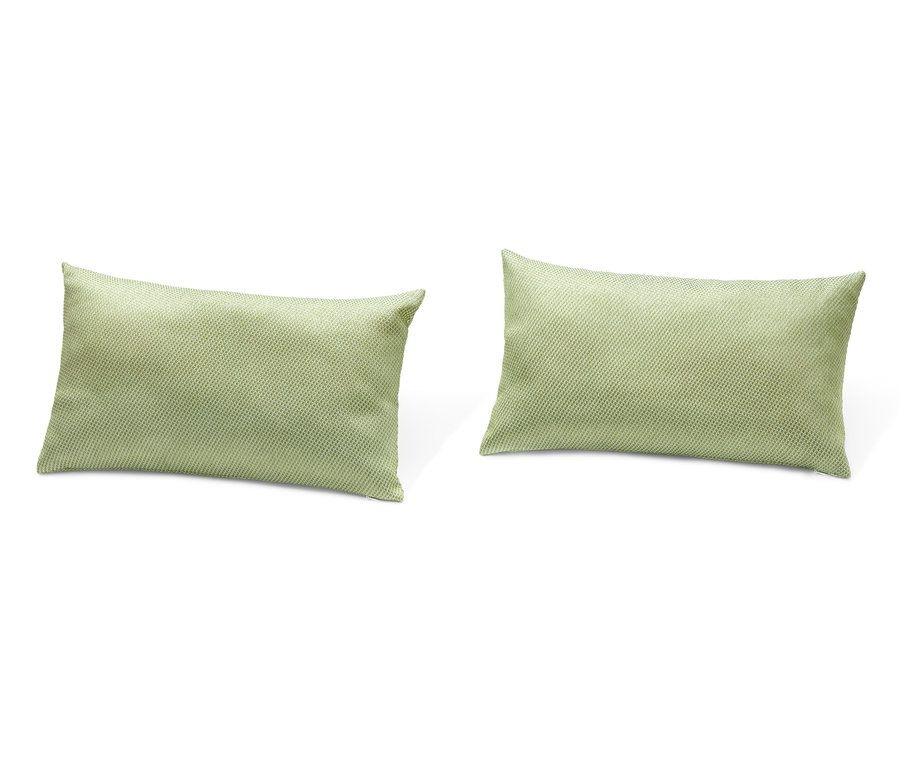 Zwei grüne Outdoor-Kissen.