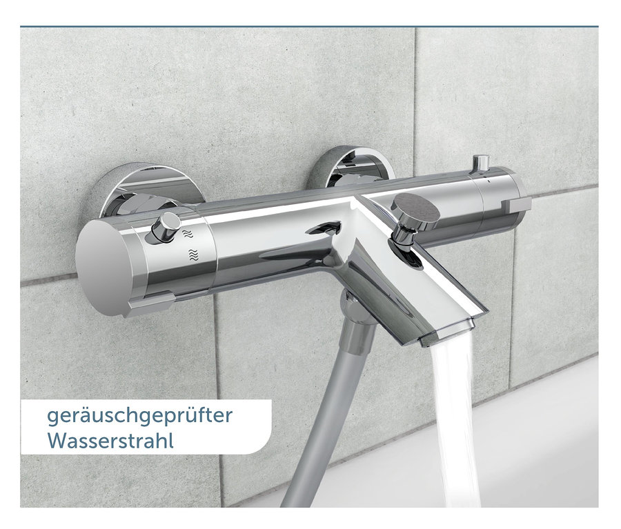 Wasser fließt aus der Thermostat-Wannenarmatur »LONDON«.