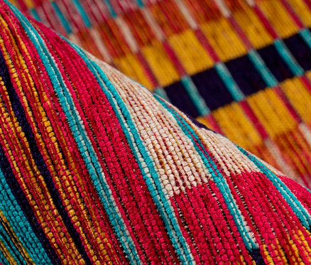 Nahaufnahme eines mehrfarbigen Kayoom Kurzflorteppichs »Primavera 125«.