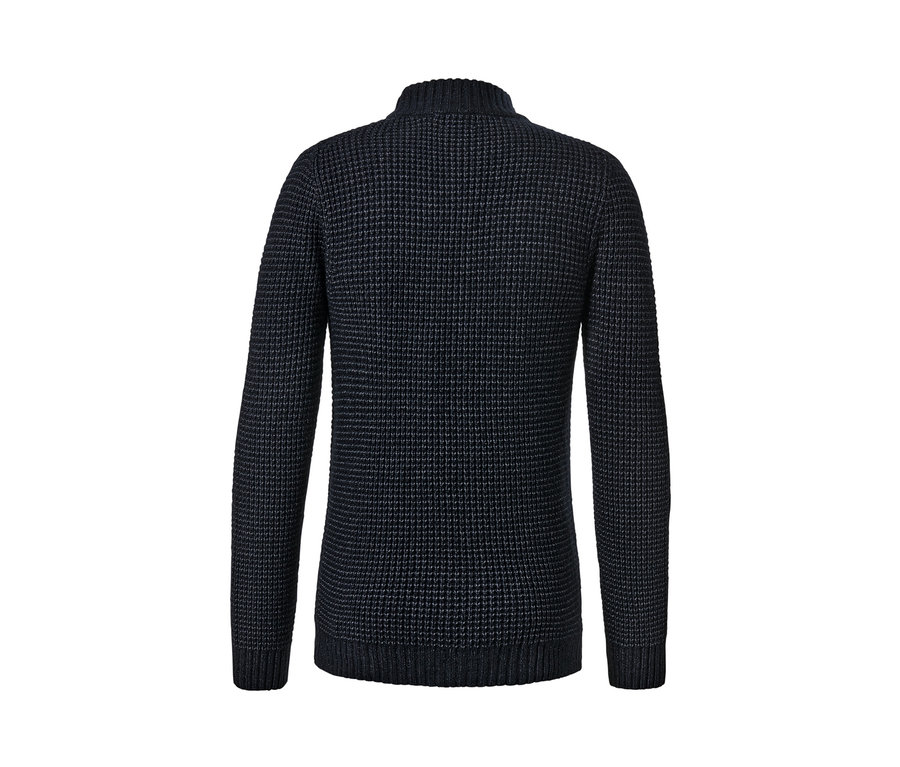 Detailansicht eines Strickpullovers.