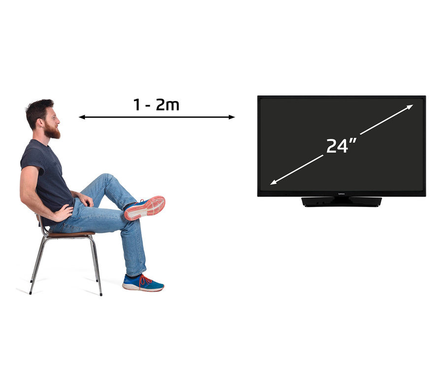 Mann sitzt auf einem Stuhl und schaut auf einen 24-Zoll-HD-LED-Fernseher von Lenco mit DVD-Player.