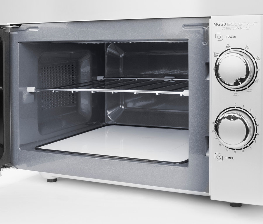 Offene weiße Caso Mikrowelle mit Gitterrost und Drehknöpfen.