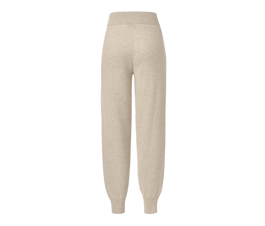 Eine Cashmere-Loungewearhose in Creme.