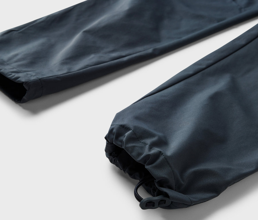 Detailaufnahme einer blauen 2-in-1-Funktionshose.