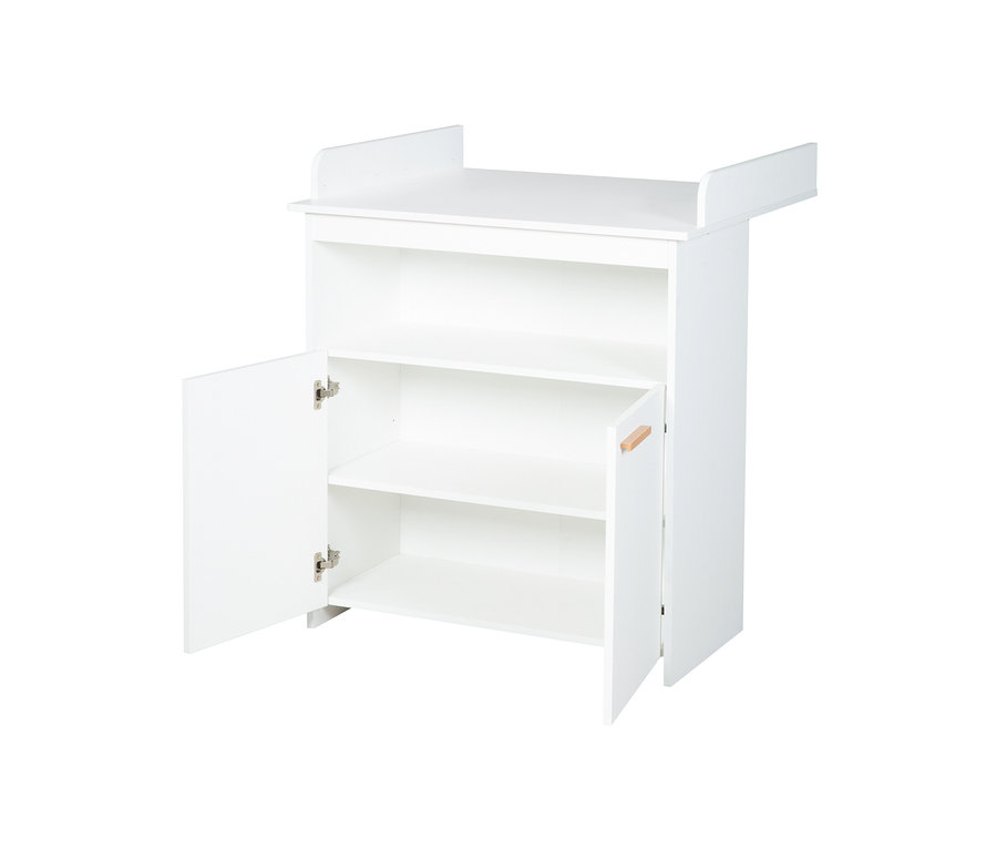 Weißes roba »Anton« Kinderzimmerset mit offener Tür.