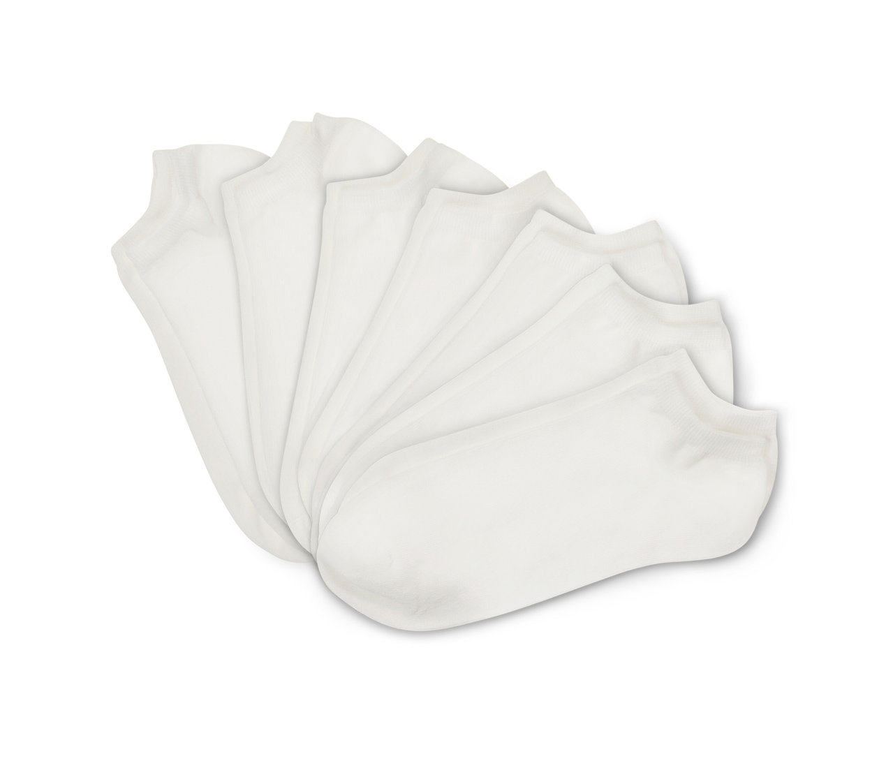 Sieben Paar weiße Sneakersocken liegen gefächert.