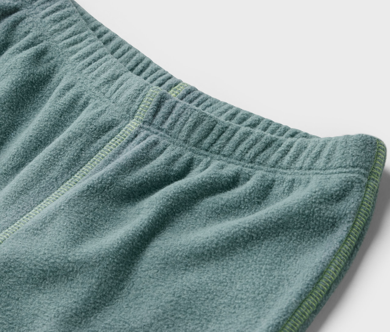 Detailaufnahme einer Kinder-Fleecehose.