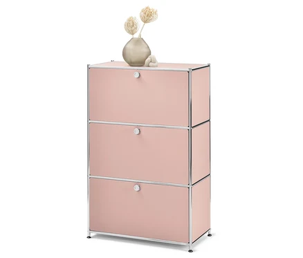 Dreistöckige Kommode mit rosa Türen und Chromrahmen.